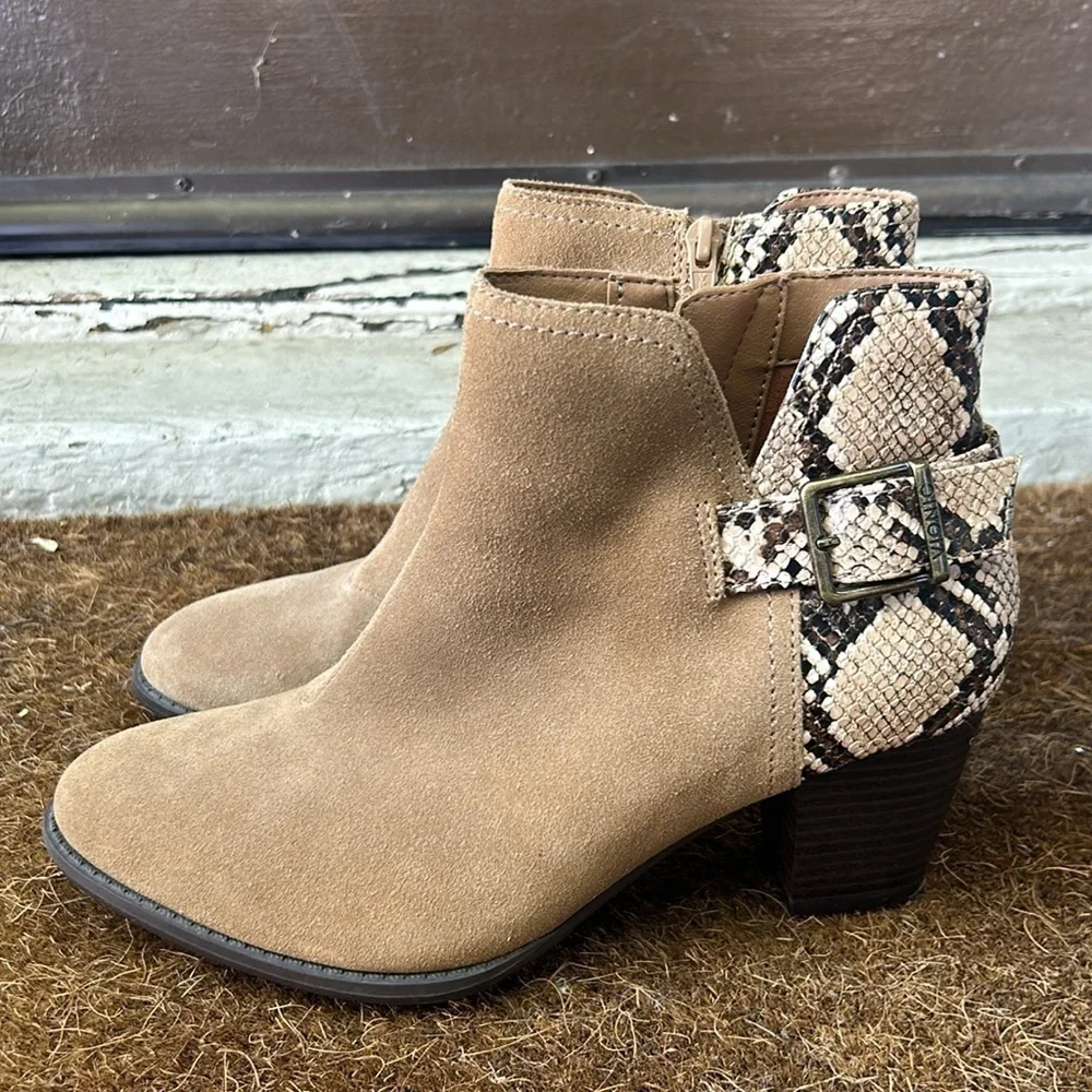Vionic Naomi Women's Suede Snake Print Water Resistant Boots Sz 8.5 NWOB